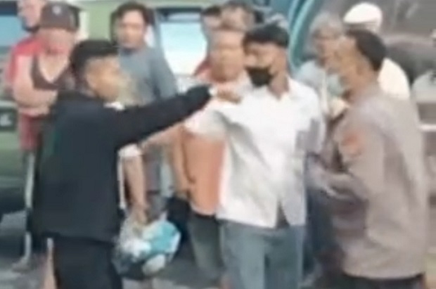 Pelajar SMA Bentak Polisi...