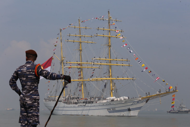 KRI Bima Suci Tiba di...