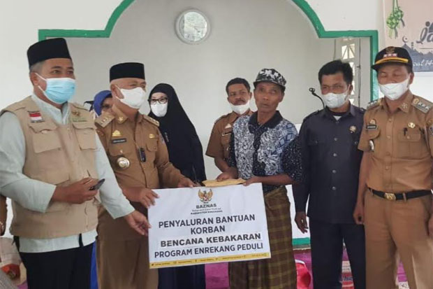 Bupati Enrekang Beri...