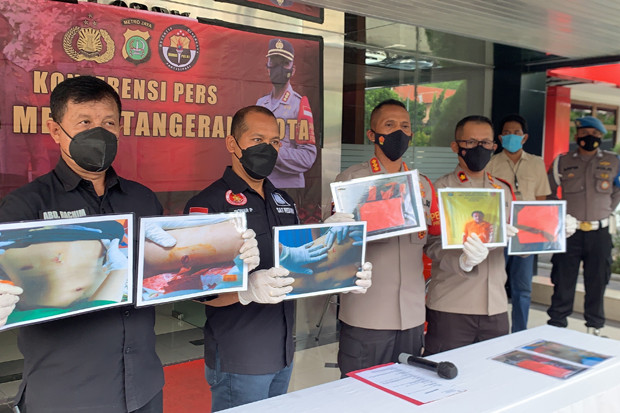 Dendam, Pedagang Pasar...