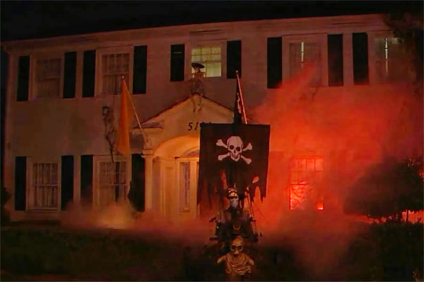 Berniat Rayakan Halloween,...