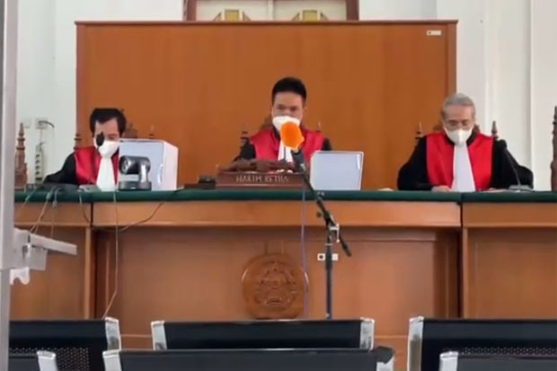 Edy Rahmat Mengaku Terima...
