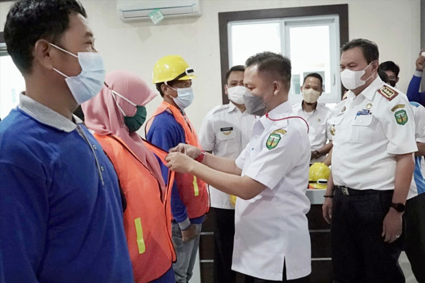 70 Tenaga Kerja Konstruksi...