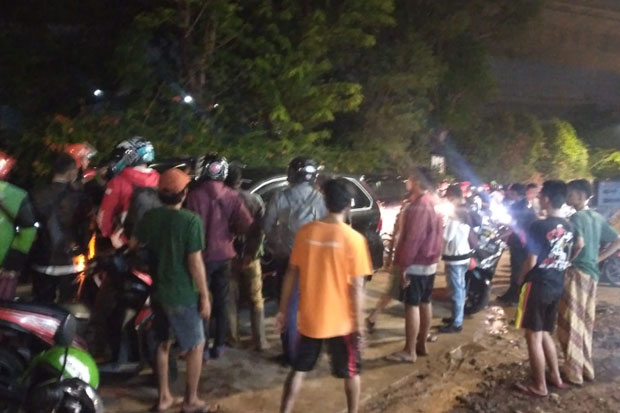 Mesin Masih Menyala,...