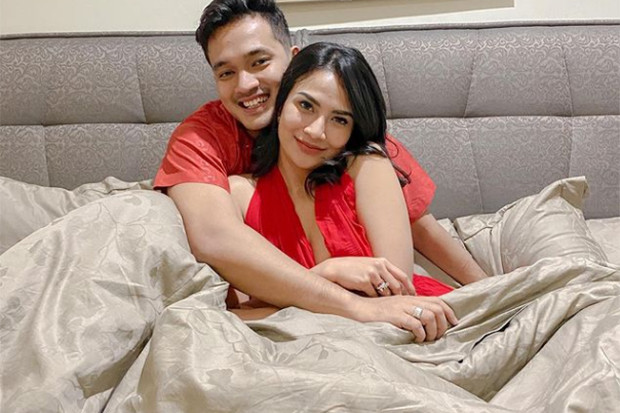 Vanessa Angel dan Suami...