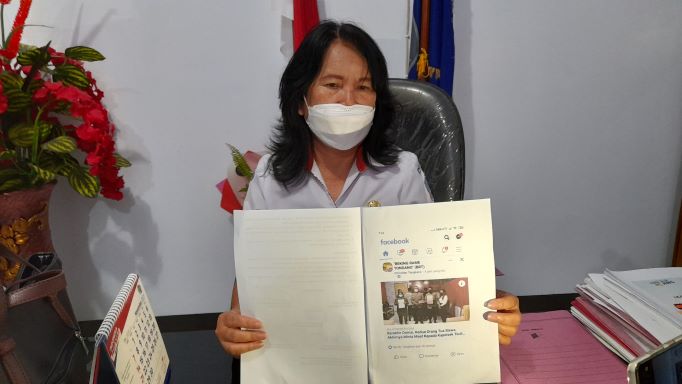 Menahan Tangis, Kepala...