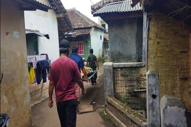 Ditinggal Anaknya Sendirian,...