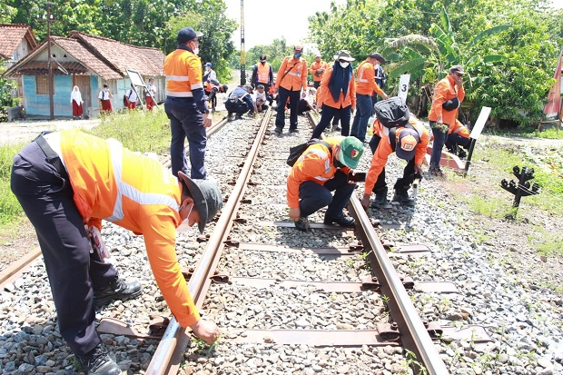 51 Titik Jalur KA di...