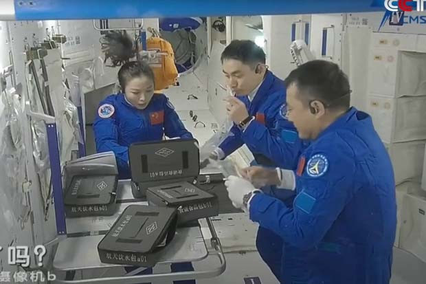 3 Taikonot China Siap...