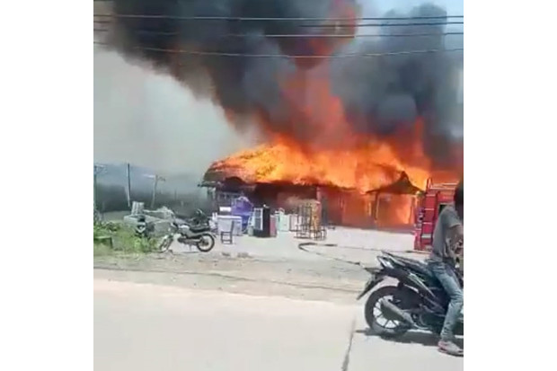 Jelang Siang, Rumah...