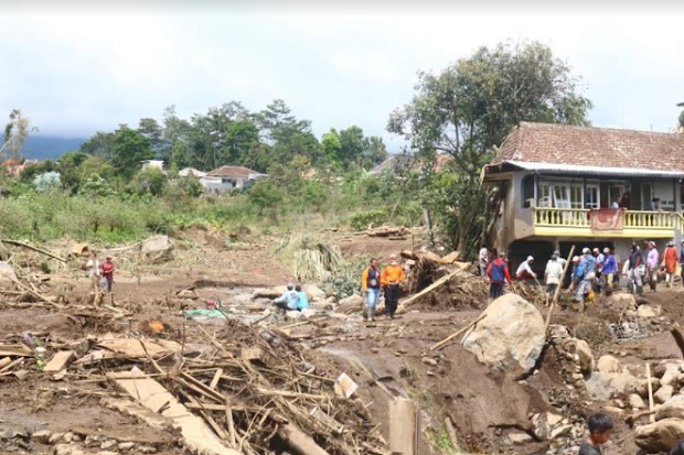 7 Korban Tewas Banjir...