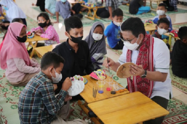 Siswa Tak Dipungut Biaya,...