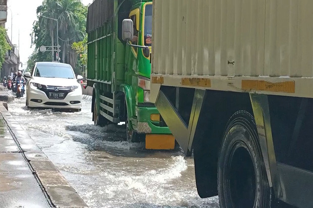 Kali Ancol Meluap, Sebagian...