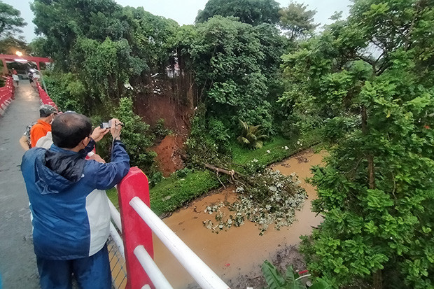 Longsor Timpa Rumah...