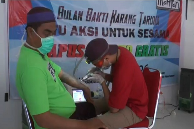 Puluhan Orang Serbu...