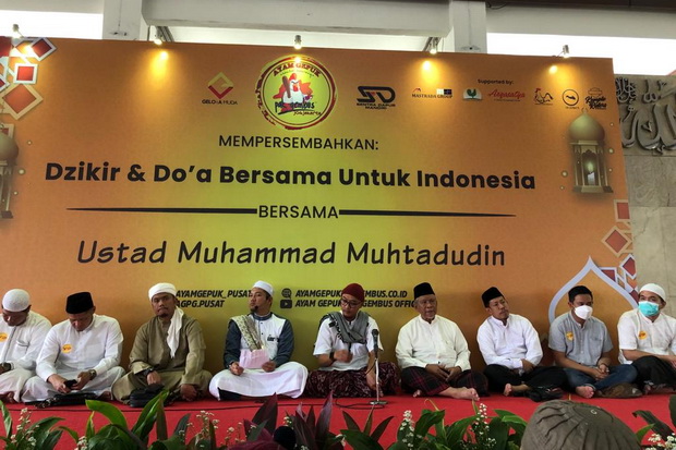 Berusia 8 Tahun, Ayam...