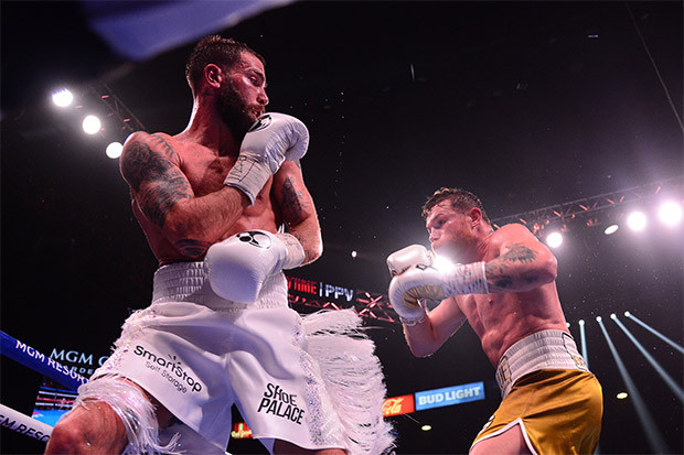 Hina Ibunda Canelo Alvarez,...