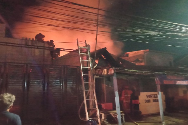 Api Lahap Warung Makan...