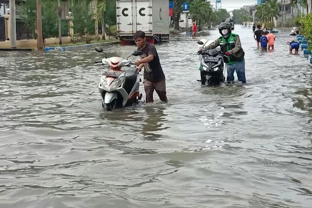Terendam Banjir 50 Cm,...