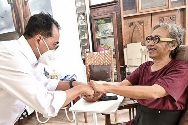 Menjenguk Sahabat Saat...