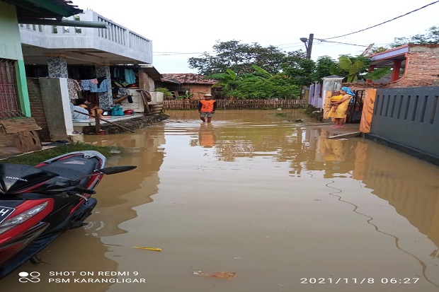 Sungai Cibeet Meluap,...