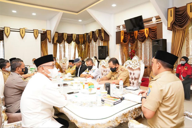 Ilham Azikin Gelar Rapat...