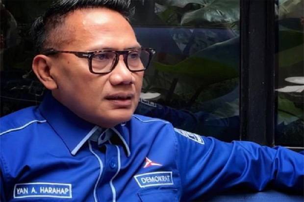 Jokowi Bebaskan Menteri...
