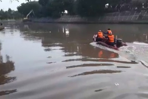 Pemuda Tenggelam di...