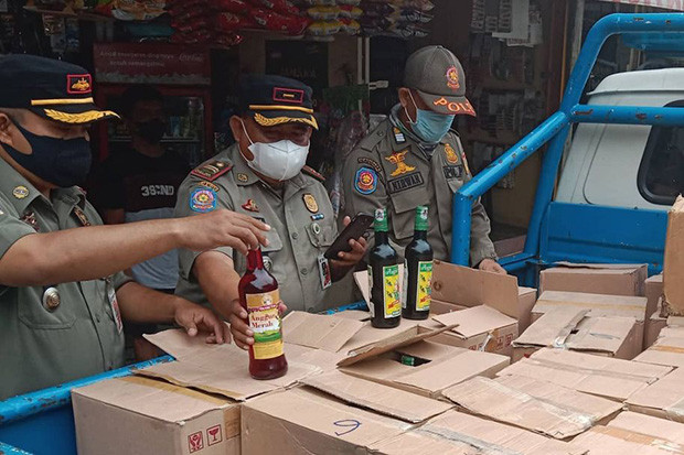 Ratusan Botol Miras...