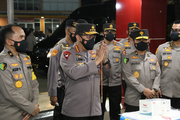 Peringati Hari Pahlawan,...