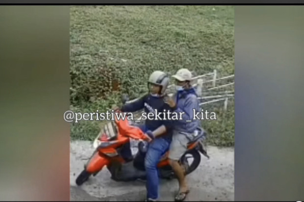Terekam CCTV, 2 Jambret...