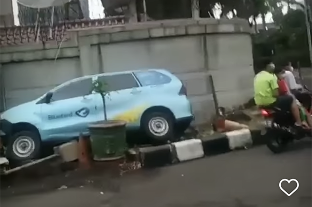 Tabrak Rambu Jalan Kedutaan...