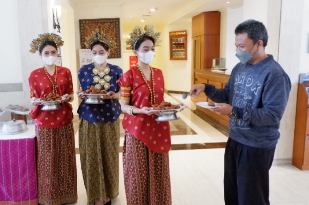 Meriahkan HUT Makassar,...