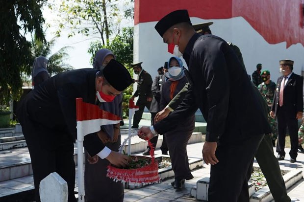 Hari Pahlawan, Bupati...