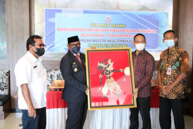 Bupati Kebumen Pelajari...
