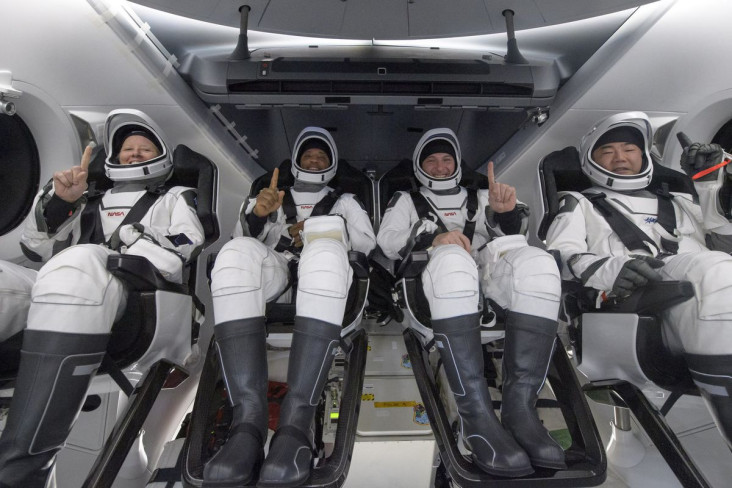 Pakai Kapsul SpaceX,...
