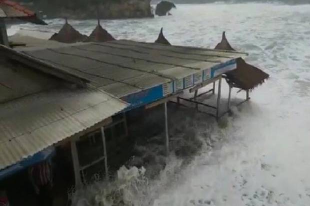 BMKG Keluarkan Peringatan...