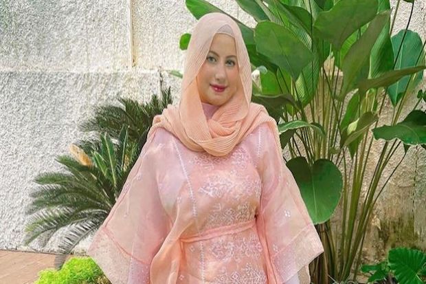 Meja Rias Hancur oleh...