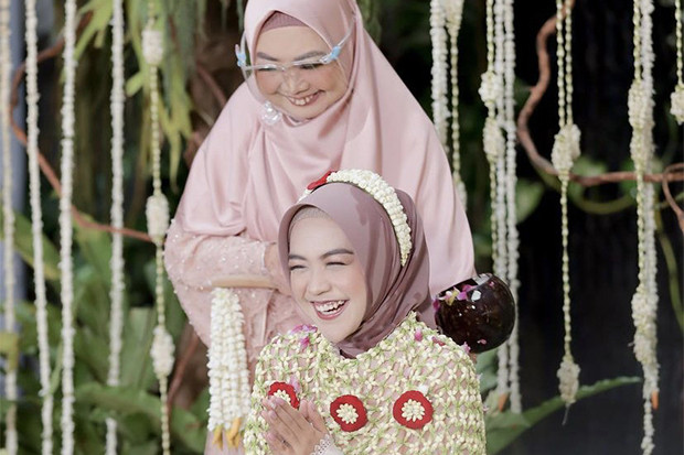 Tulisan Ria Ricis untuk...