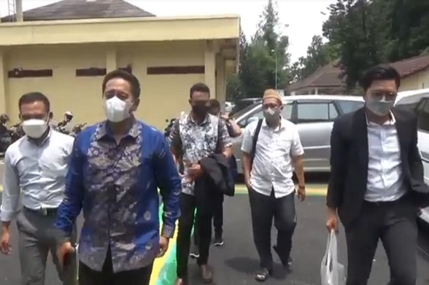 Ibu dan Anak Gadisnya...