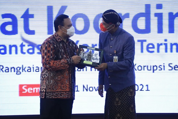 Ganjar Kumpulkan Bupati/Wali...