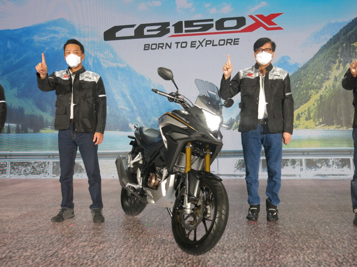Honda CB150X Meluncur...