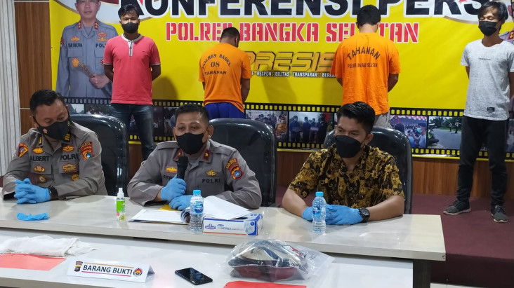 2 Pelaku Pembunuhan...