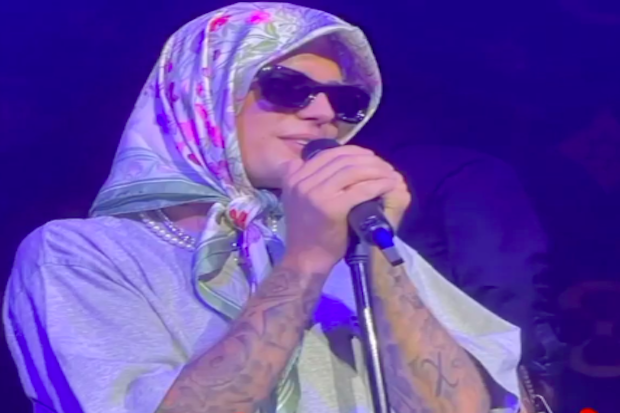 Justin Bieber Manggung...