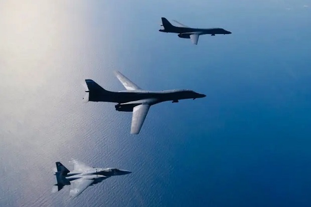 Dikawal Jet-jet Tempur...