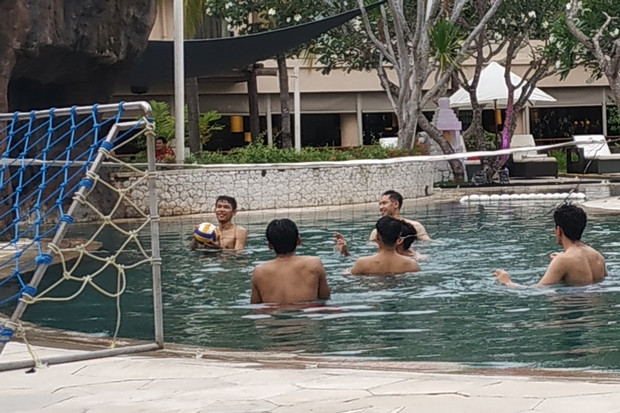 Berenang Jadi Pilihan...