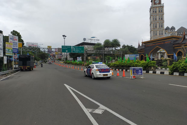 Siang Ini, Jalur Puncak...