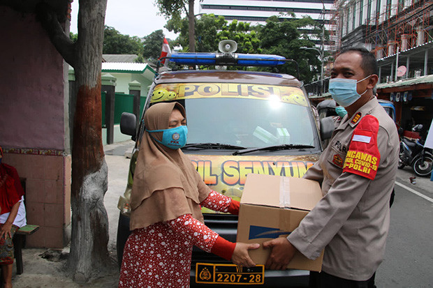 Luncurkan Mobil Senyum,...