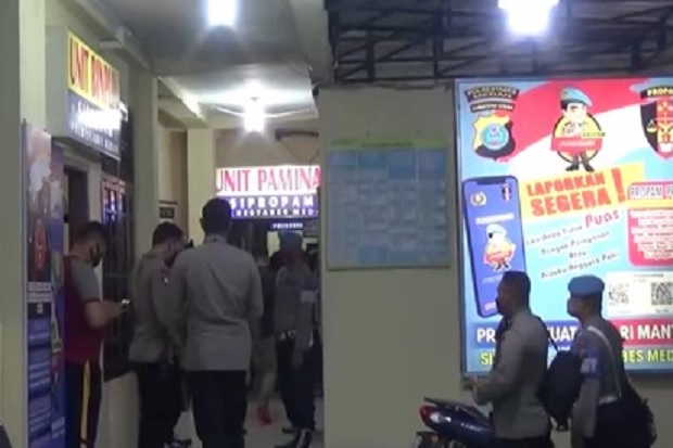 Peras Mahasiswi Pengendara...