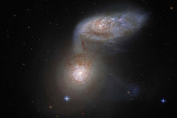 Teleskop Hubble Merekam...